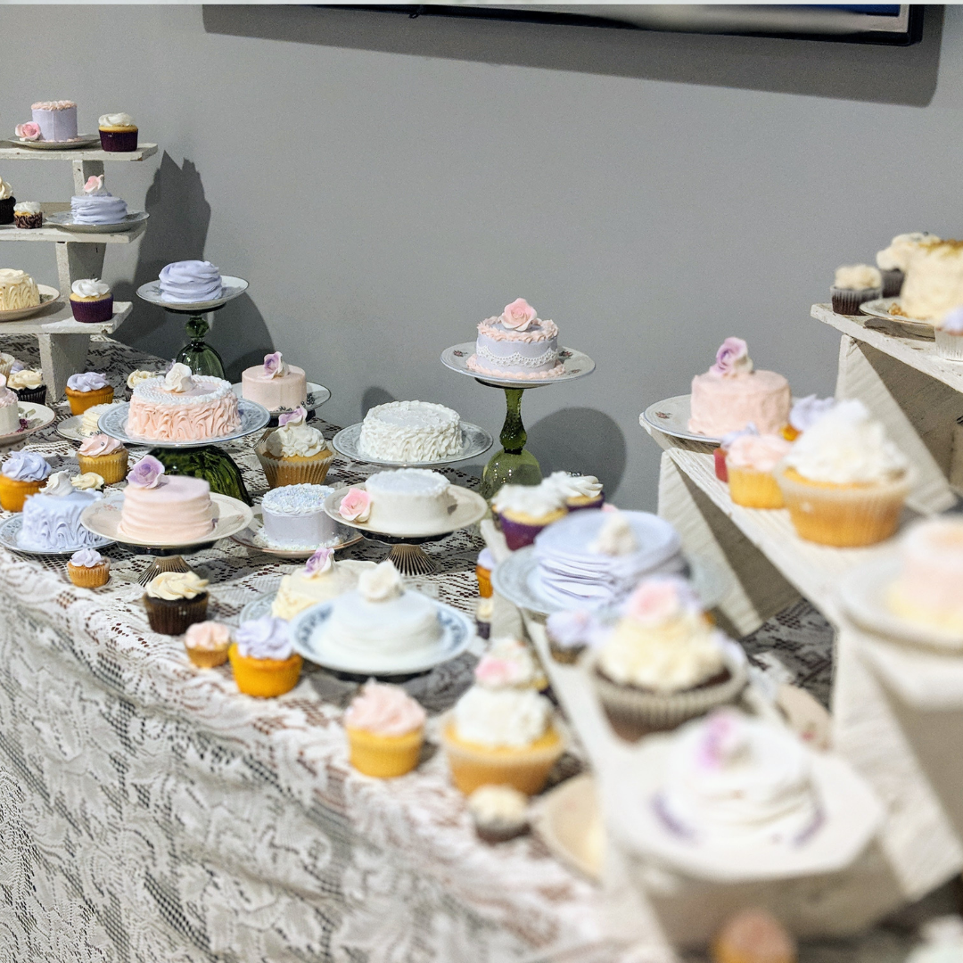 Custom Cake baker decorator in panama city beach florida for wedding cakes birthday cakes cupcake baker