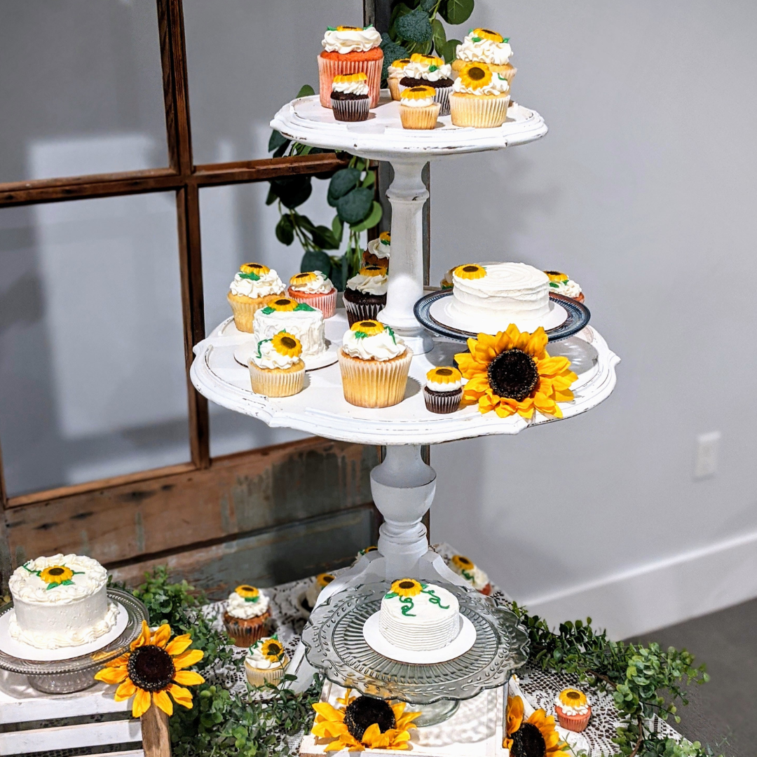 Custom Cake baker decorator in panama city beach florida for wedding cakes birthday cakes cupcake baker