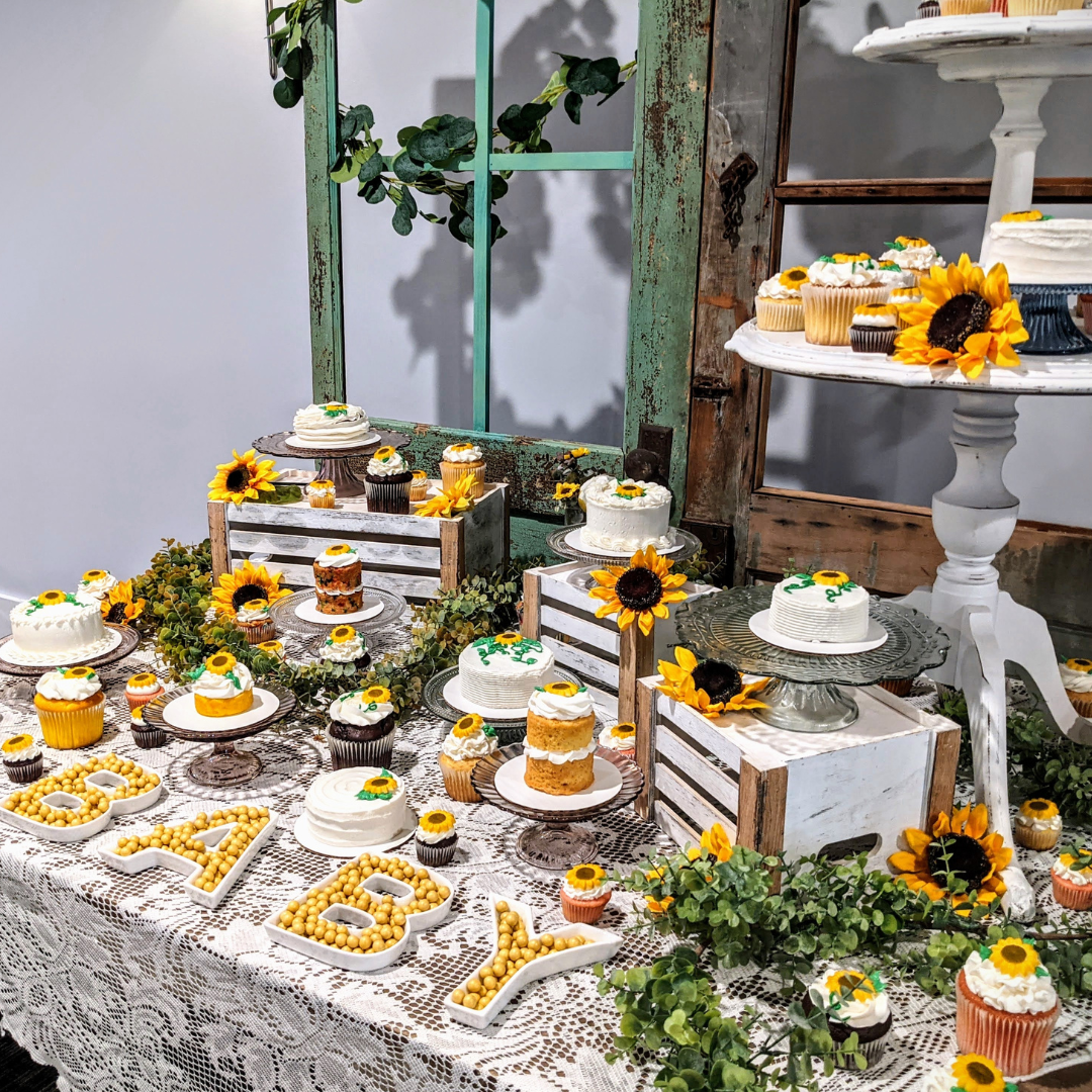 Custom Cake baker decorator in panama city beach florida for wedding cakes birthday cakes cupcake baker