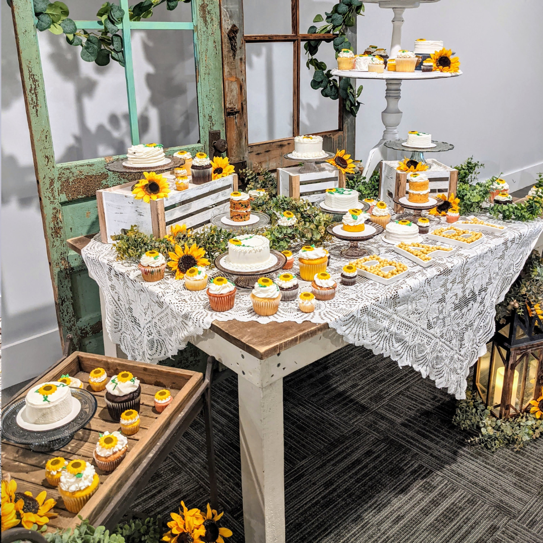 Custom Cake baker decorator in panama city beach florida for wedding cakes birthday cakes cupcake baker