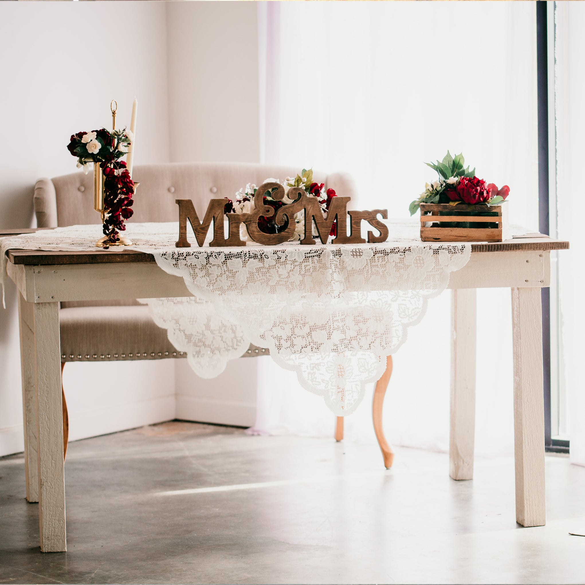 Sweetheart Farmhouse Table - The Wedding Shop