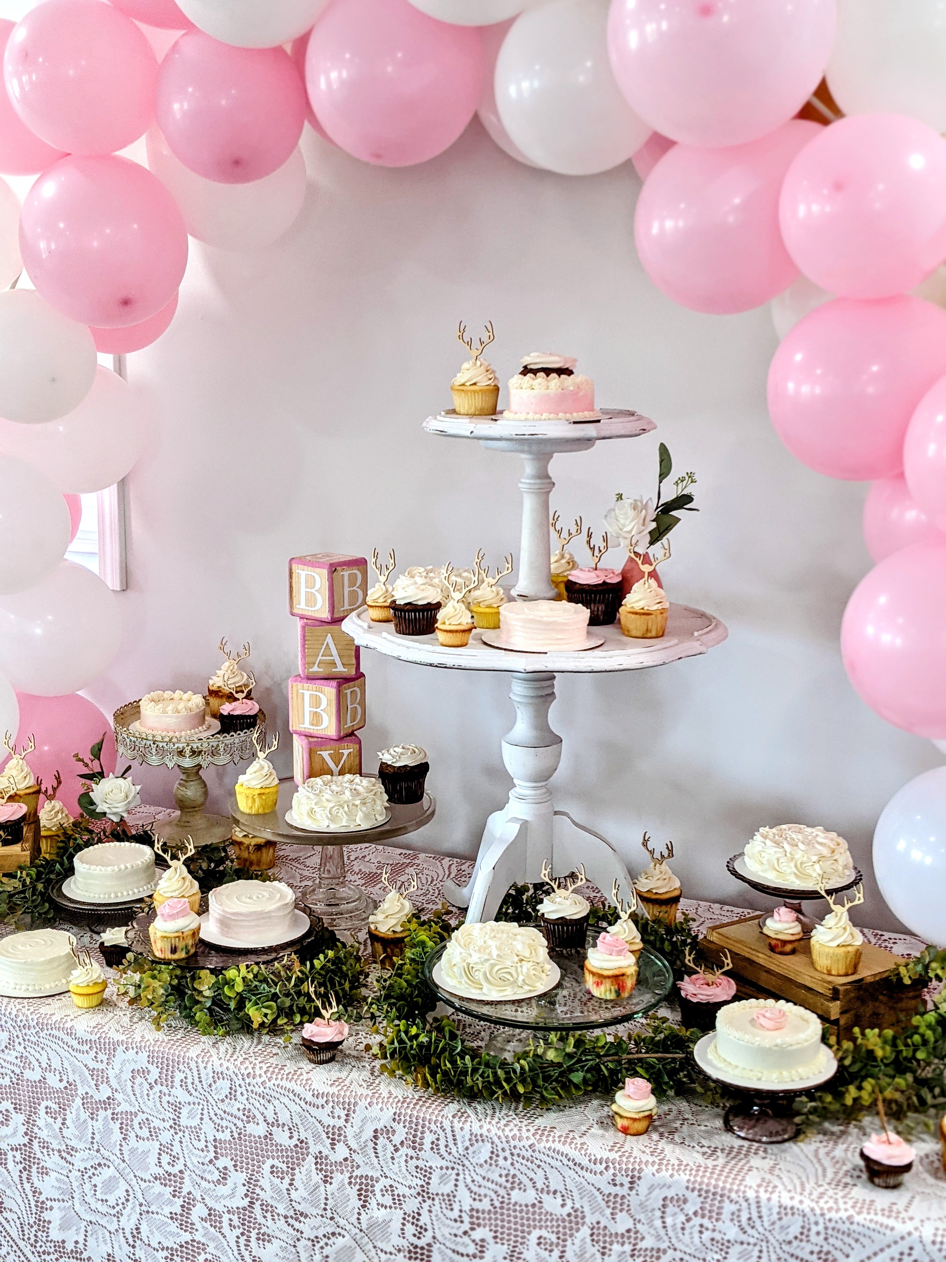 Custom Cake baker decorator in panama city beach florida for wedding cakes birthday cakes cupcake baker